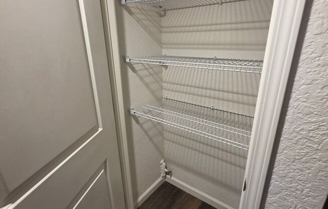 2 beds, 1 bath, 800 sqft, $1,095, Unit 201-G