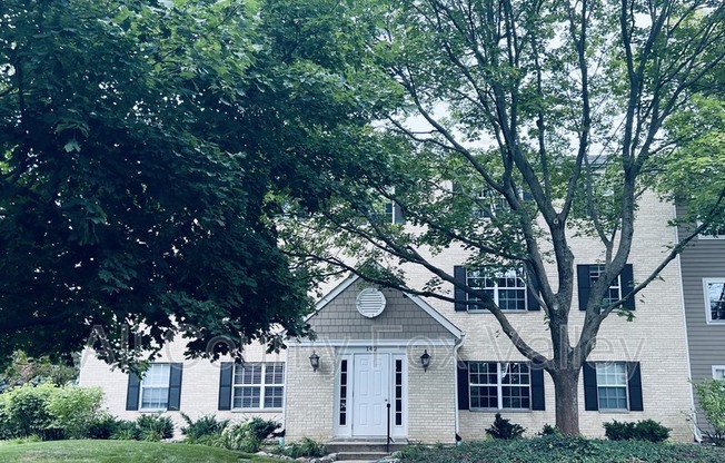 142 E WINCHESTER