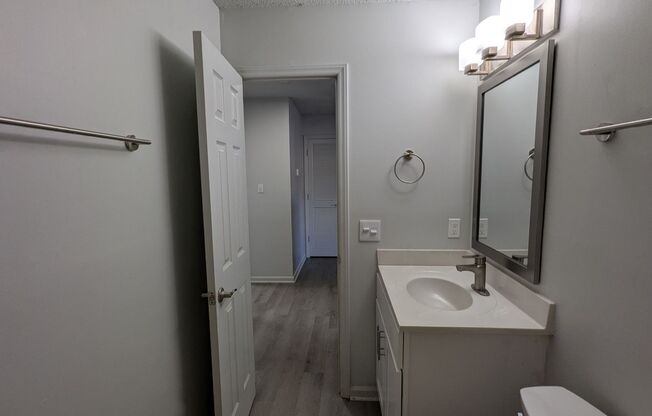 2 beds, 1 bath, 855 sqft, $1,049, Unit 3366-07