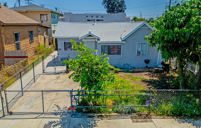 930 932 FRASER AVE