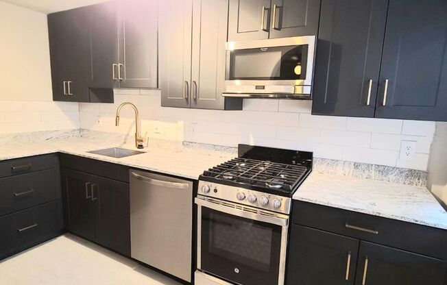 Studio, 1 bath, 395 sqft, $895, Unit 014