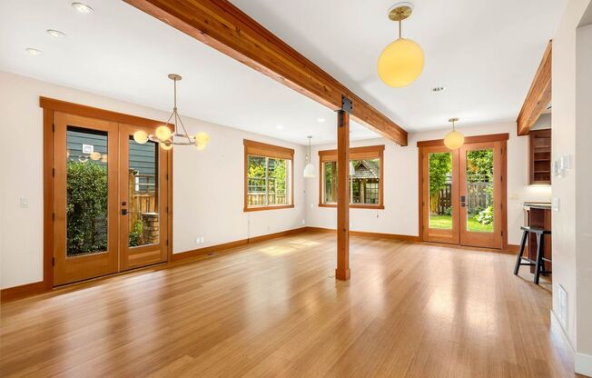 MOVE IN SPECIAL!! Beautiful Ravenna Home