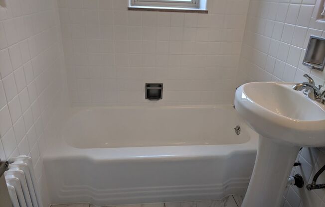 2 beds, 1 bath, $1,750, Unit 105D