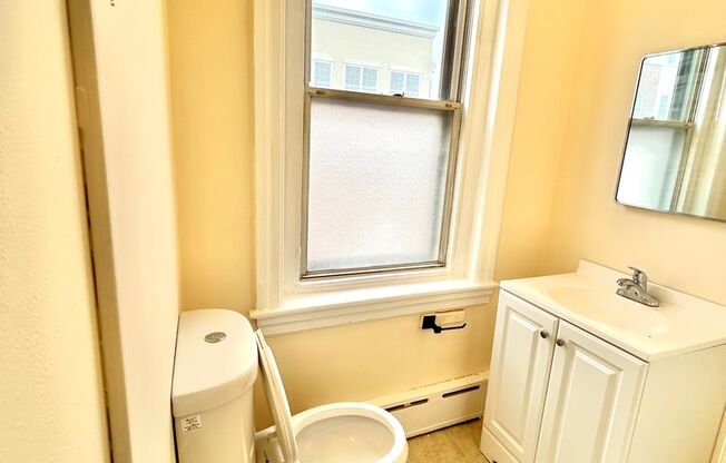 1 bed, 1 bath, 1,100 sqft, $1,900, Unit 7C