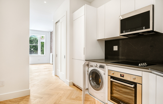 Studio, 1 bath, 382 sqft, $3,200, Unit 4