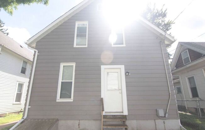Nice 2 Bedroom 1 Bath House with Garage in Davenport