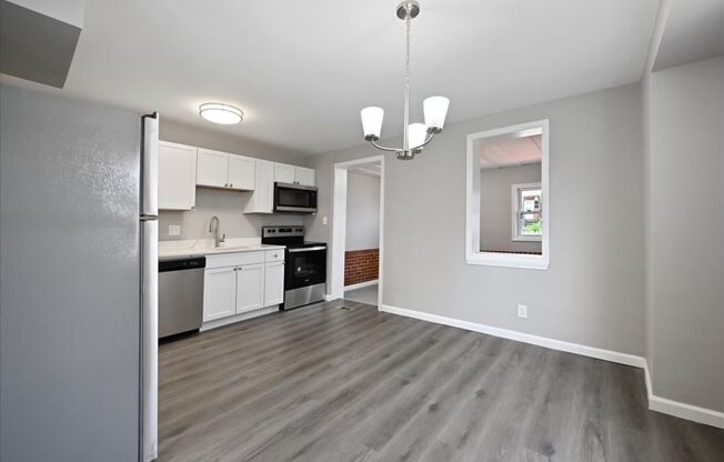 Gorgeous Two-Bedroom Townhome In Middle River