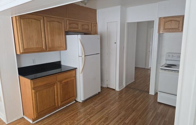 2 beds, 1 bath, $1,600