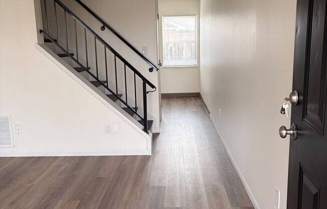 2 beds, 1 bath, 885 sqft, $1,150, Unit 740