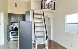 Top Floor Studio in the heart of the Mission District