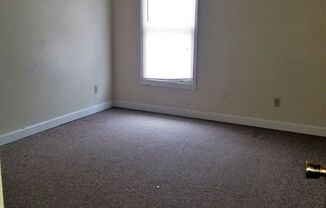 3 beds, 1 bath, $1,300, Unit 1135-102