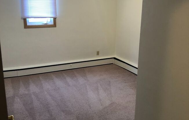 2 beds, 1 bath, 900 sqft, $1,370, Unit 4412-104