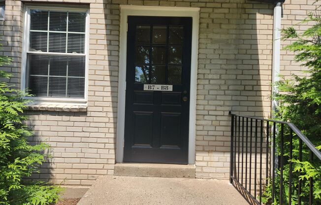 2 beds, 1 bath, 897 sqft, $2,135, Unit B-07