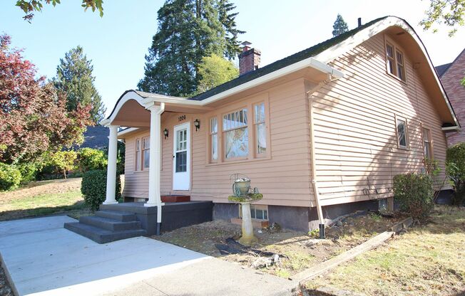 Charming Updated Oregon City 4 Bed/2 Bath Bungalow