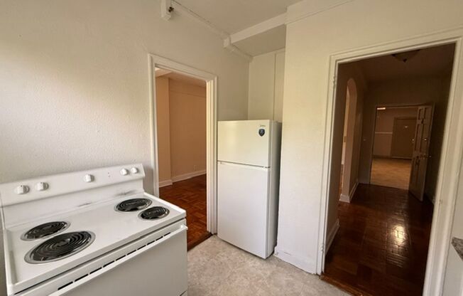 1 bed, 1 bath, 623 sqft, $900, Unit B72
