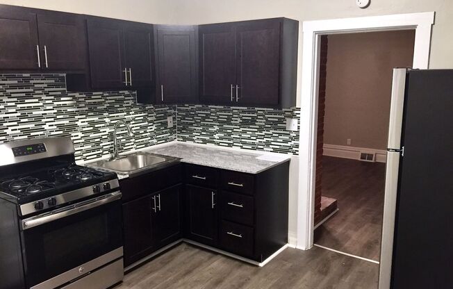 *** Amazing Apartment in Mt. Washington * Pet Friendly * Duplex style * Available Now * Spacious & Renovated ***