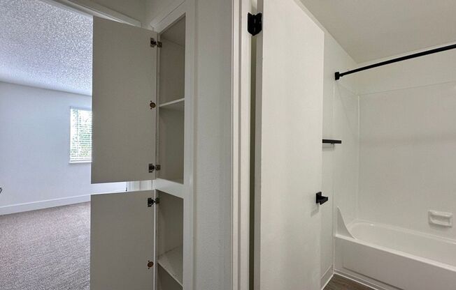 2 beds, 1 bath, 803 sqft, $1,550, Unit 92