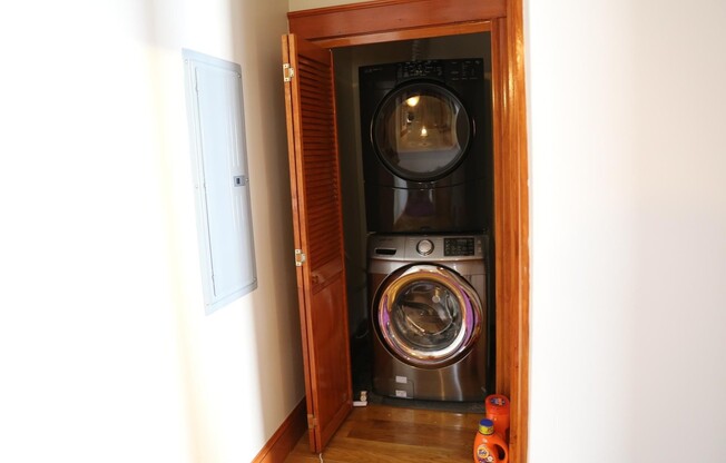 2BD 2 Bath With Loft in Cambridge Central Square Next to WholeFoods 8/15 Move IN