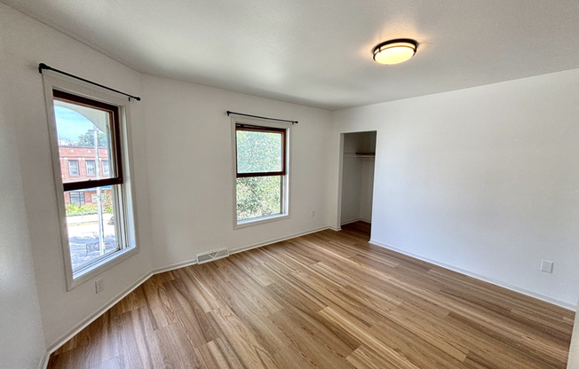 2343 N Oakland Ave