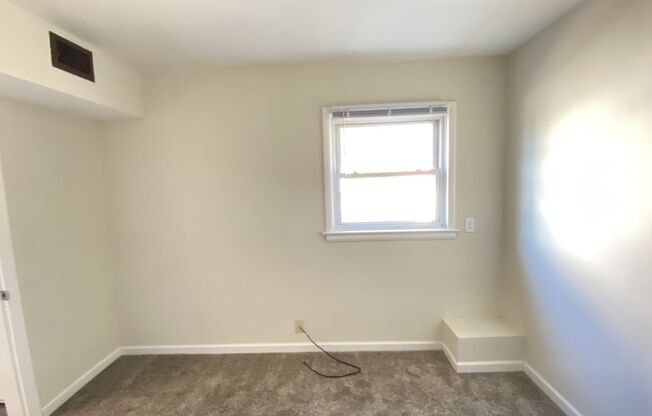 1 bed, 1 bath, $745, Unit 1/2