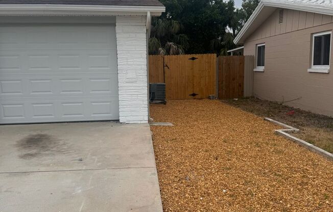 Renovated 2/2 available now !