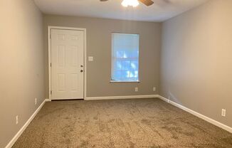 2 beds, 1 bath, 750 sqft, $895