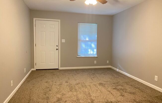 2 beds, 1 bath, 750 sqft, $895