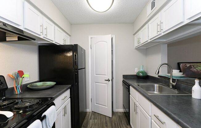1 bed, 1 bath, 745 sqft, $835