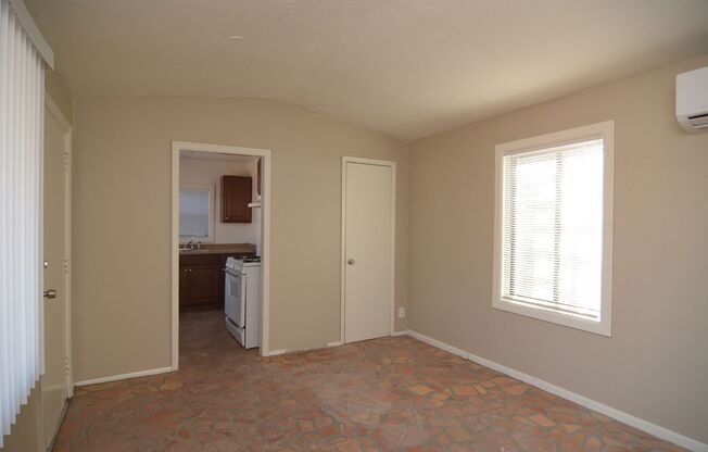Charming 1 Bedroom 1 Bath Home! Great Central Location!
