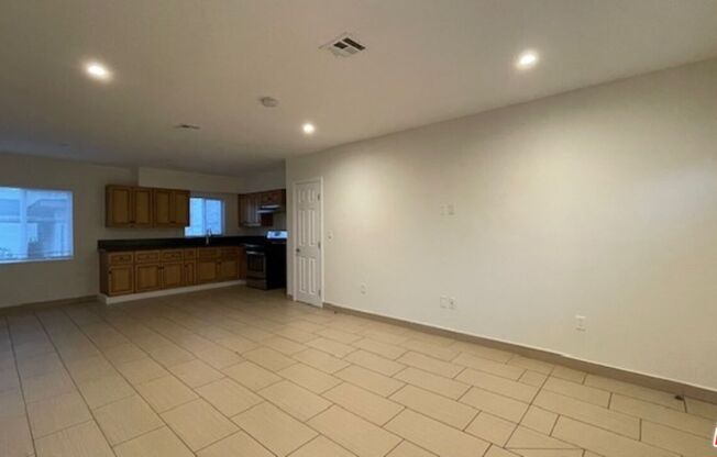 2 beds, 1 bath, 850 sqft, $2,200