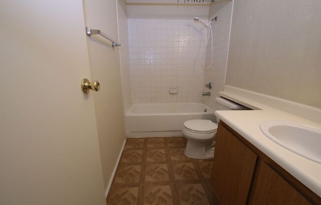 1 bed, 1 bath, $950, Unit # 204