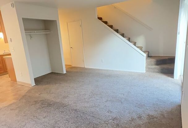 2 beds, 1.5 baths, 920 sqft, $1,595, Unit 55