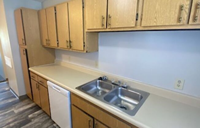 2 beds, 2 baths, 856 sqft, $869, Unit 2827-1817