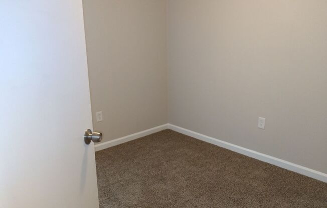 3 beds, 1.5 baths, $1,450, Unit UNIT # 107