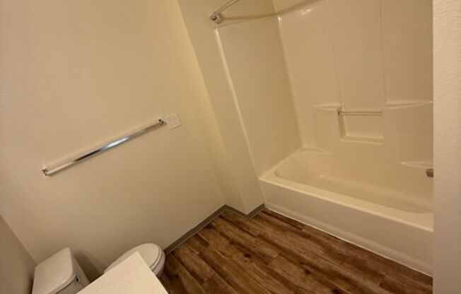 2 beds, 2 baths, 1,100 sqft, $1,525, Unit 183-114
