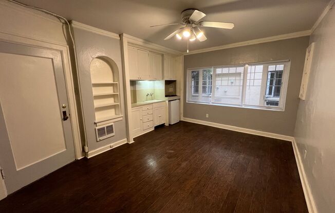 Studio, 1 bath, 305 sqft, $850, Unit 114