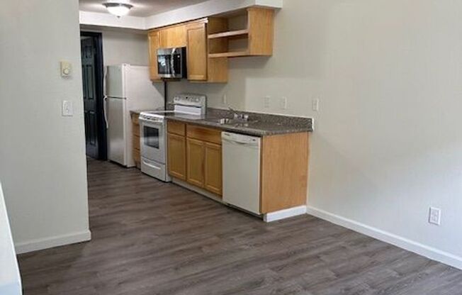 2 beds, 1 bath, 700 sqft, $1,400, Unit 213