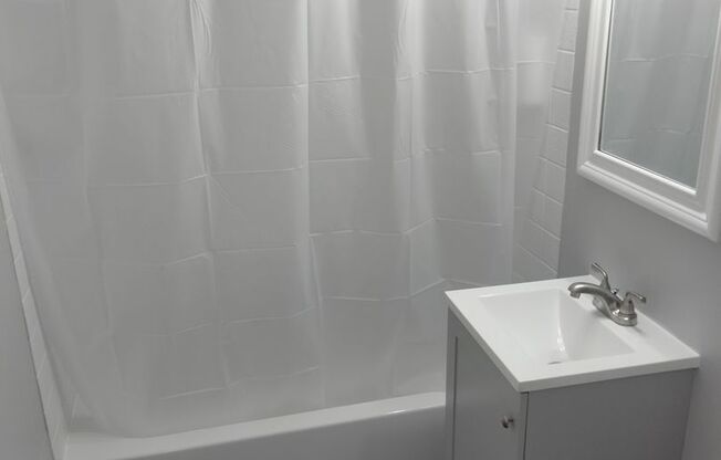 2 beds, 1 bath, 750 sqft, $1,425, Unit C10