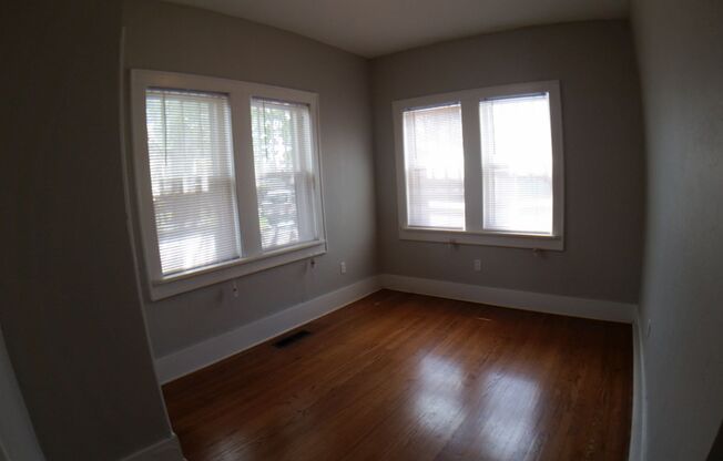 2 beds, 1 bath, $916