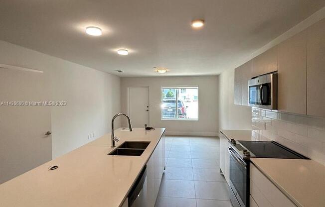 2535 NE 193 ST