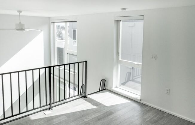 Studio, 1 bath, 443 sqft, $1,870, Unit 702