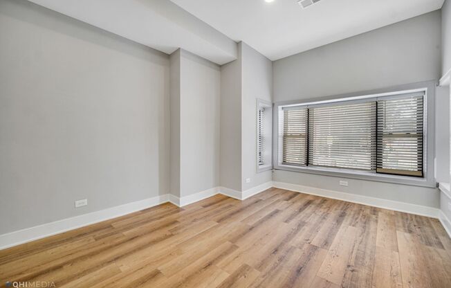 2735 W Polk St