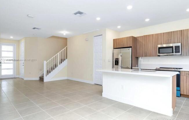 15842 NORTHWEST 91 CT