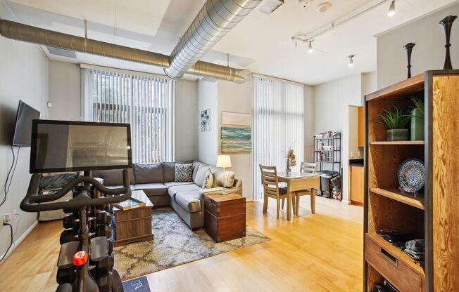 Incredible 1BR/1BA Condo Blocks from the Metro Vibrant Mount Vernon Triangle!