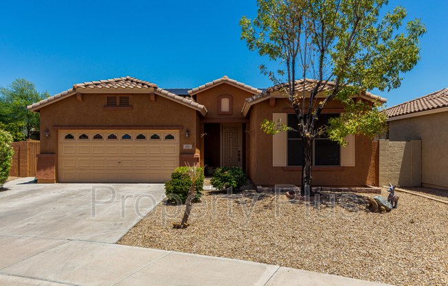 4211 N 153 DR