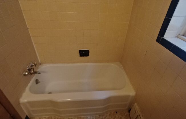 Studio, 1 bath, 325 sqft, $840