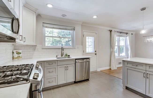 Great Rambler in Bethesda! Unbeatable Location! Partially Furnished Optional