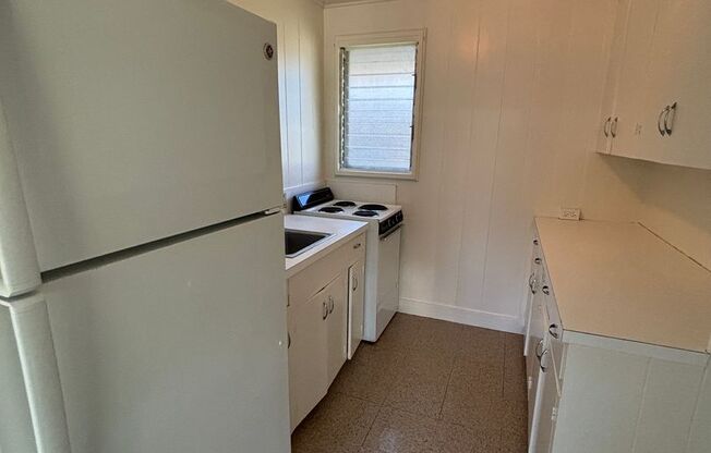University - Varsity Circle - Studio, 1 Bathroom, 1 Parking - $1,200