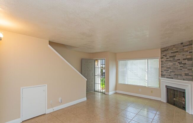 Cozy 2 Bedroom Townhouse in Seabreeze Community