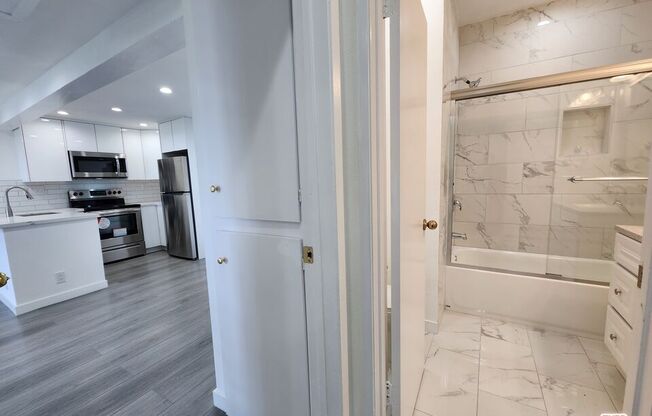 2 beds, 1 bath, 836 sqft, $3,700, Unit 555